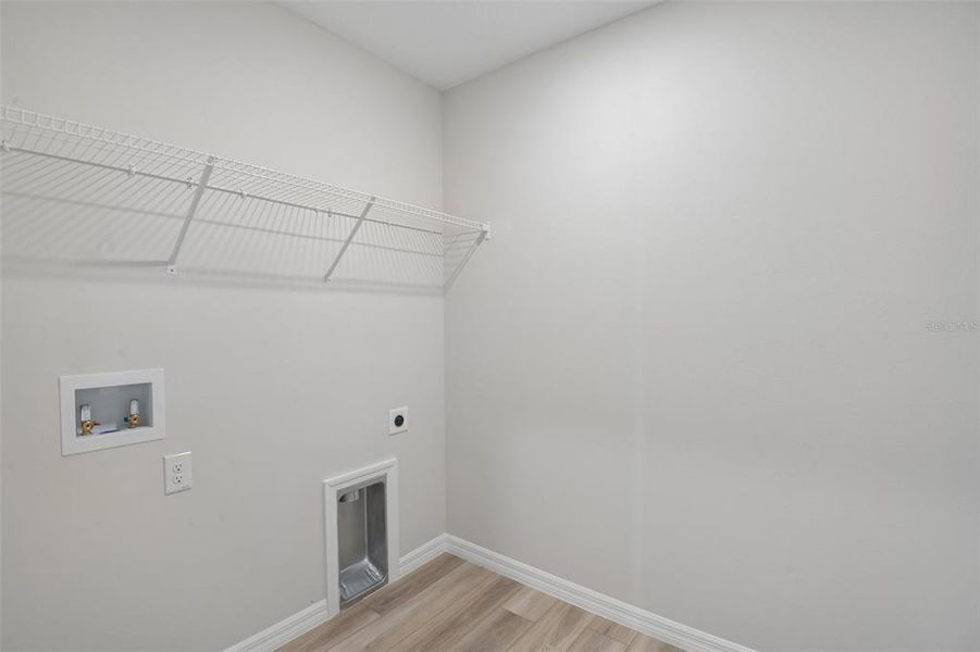 Spacious, unfurnished interior of a new home in Pasadena Ridge, Dade City (Image 25).