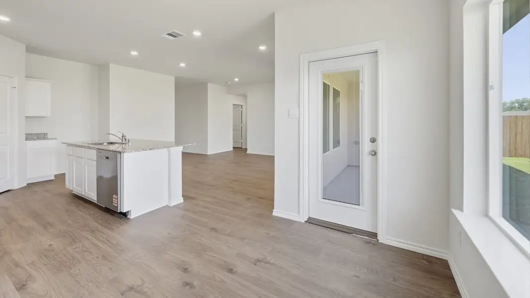 Image 13 representing the Bellvue by D.R. Horton in Oak Valley Estates, Bullard, TX. Image 13 representing the Bellvue by D.R. Horton in Oak Valley Estates, Bullard, TX.