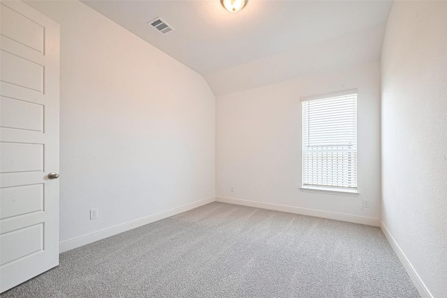 Spacious, unfurnished interior of a new home in Lago Mar, Texas City (Image 37).