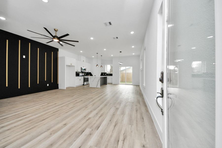 Spacious, unfurnished interior of a new home in , Houston (Image 19).