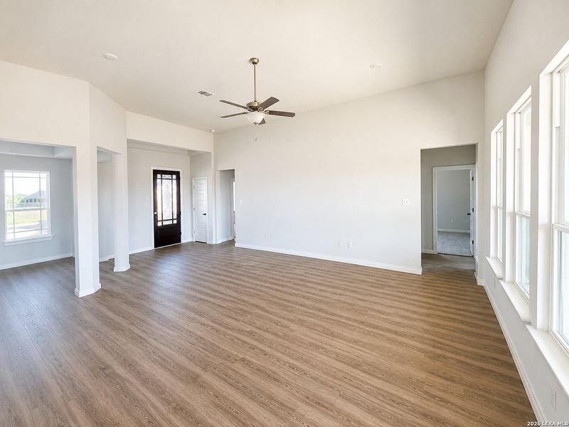 Spacious, unfurnished interior of a new home in Bonita Vista, Pleasanton (Image 6).