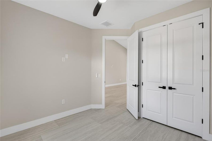 Spacious, unfurnished interior of a new home in , Cape Coral (Image 37).