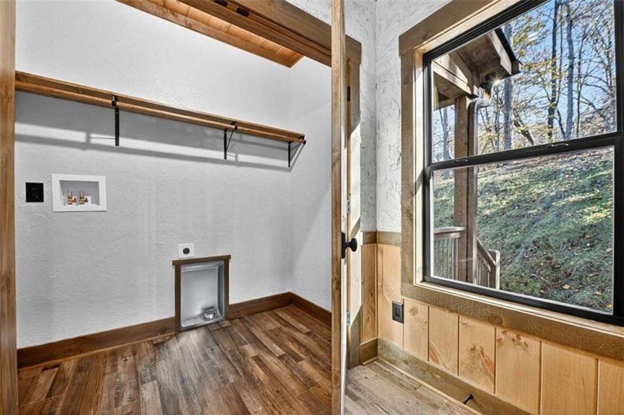 Spacious, unfurnished interior of a new home in , Ellijay (Image 19).