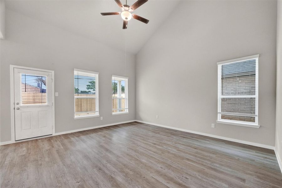 Spacious, unfurnished interior of a new home in Rollingbrook Estates, Baytown (Image 33).