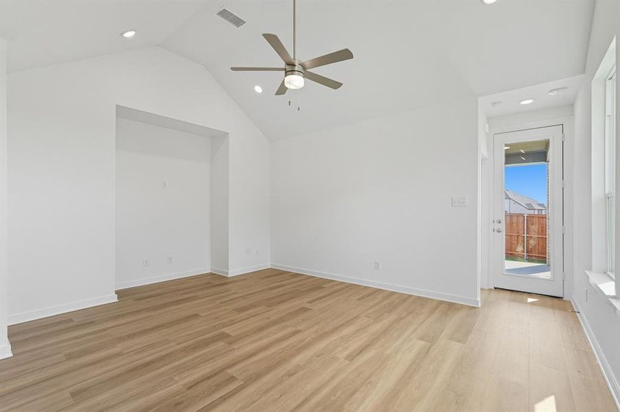 Spacious, unfurnished interior of a new home in Heartland, Heartland (Image 17).