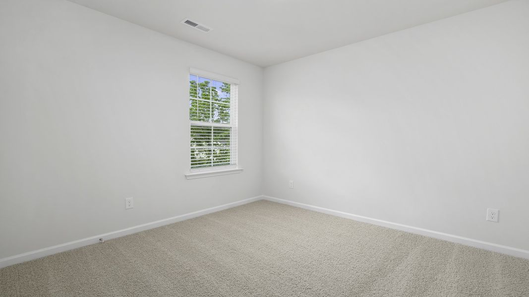 Spacious, unfurnished interior of a new home in Willow Mill, Thomasville (Image 12).
