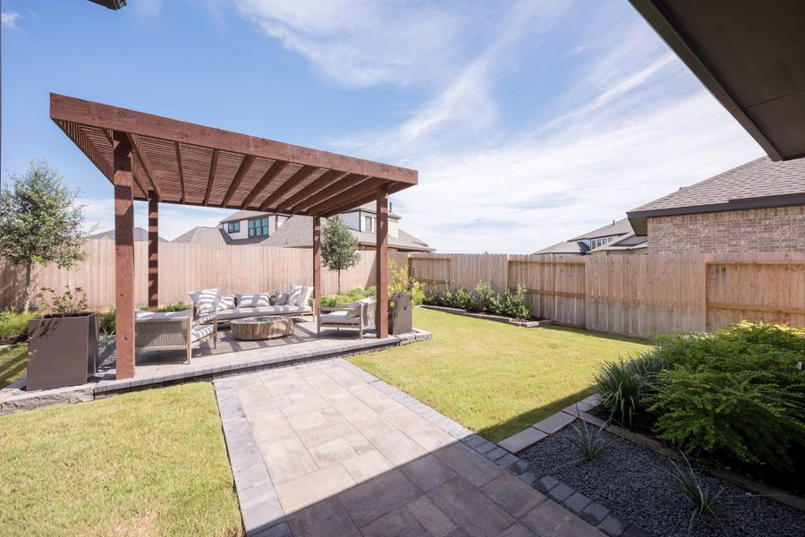 Representative exterior details of a home built from the Goldeneye by Tri Pointe Homes in Jubilee 50′, Hockley (Image 28).