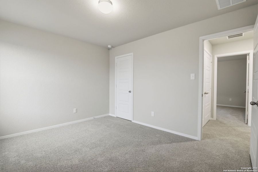 Spacious, unfurnished interior of a new home in Hunters Ranch, San Antonio (Image 43).
