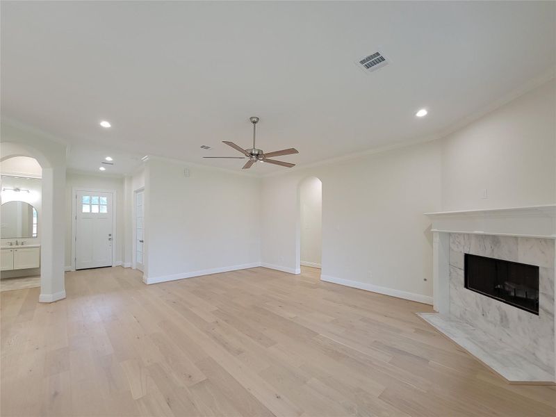 Spacious, unfurnished interior of a new home in , Conroe (Image 36).