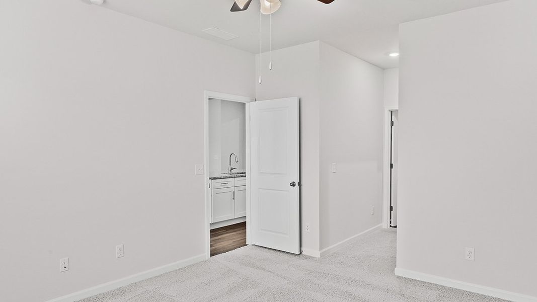 Spacious, unfurnished interior of a new home in Highland Hills, Graniteville (Image 19).