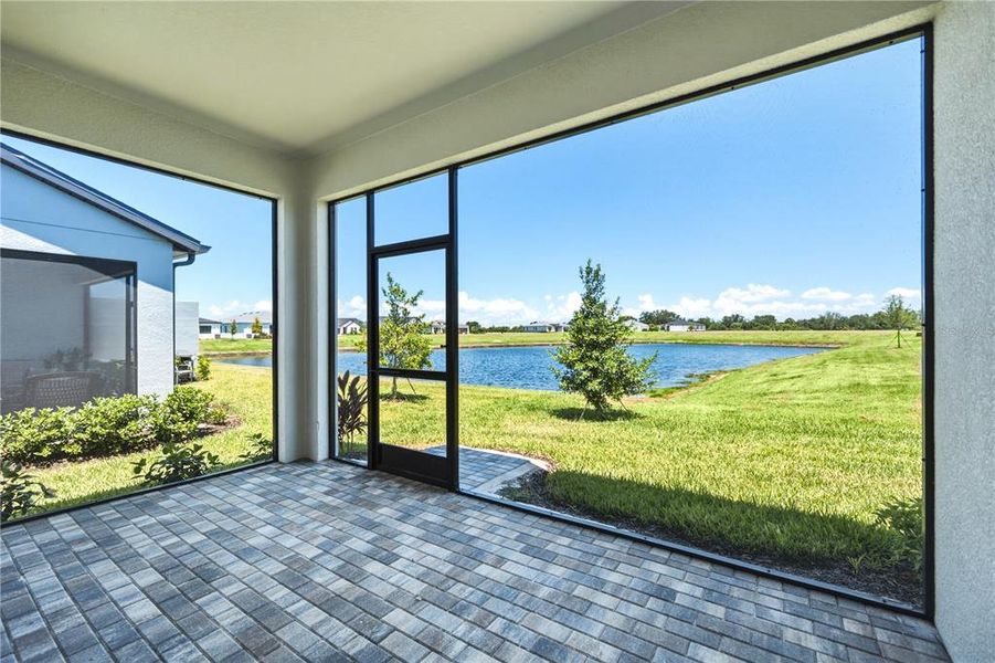 Exterior details and patio area of a home in , Apollo Beach (Image 4).
