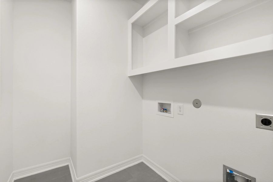 Spacious, unfurnished interior of a new home in Sunterra Lakes, Brookshire (Image 12).