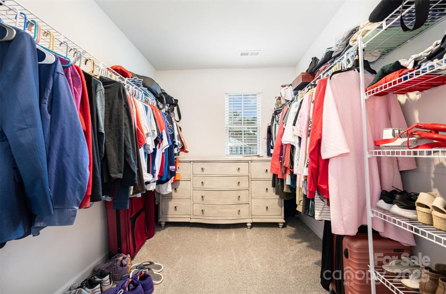 Close-up of interior finishes inside a home in Fergus Crossing, York (Image 21).