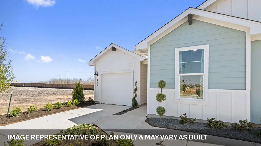 Exterior details and patio area of a home in Wayside, Uhland (Image 3).
