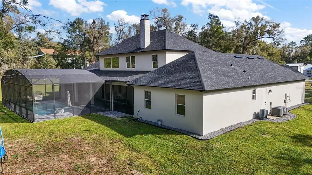 Exterior details and patio area of a home in , Deland (Image 25).