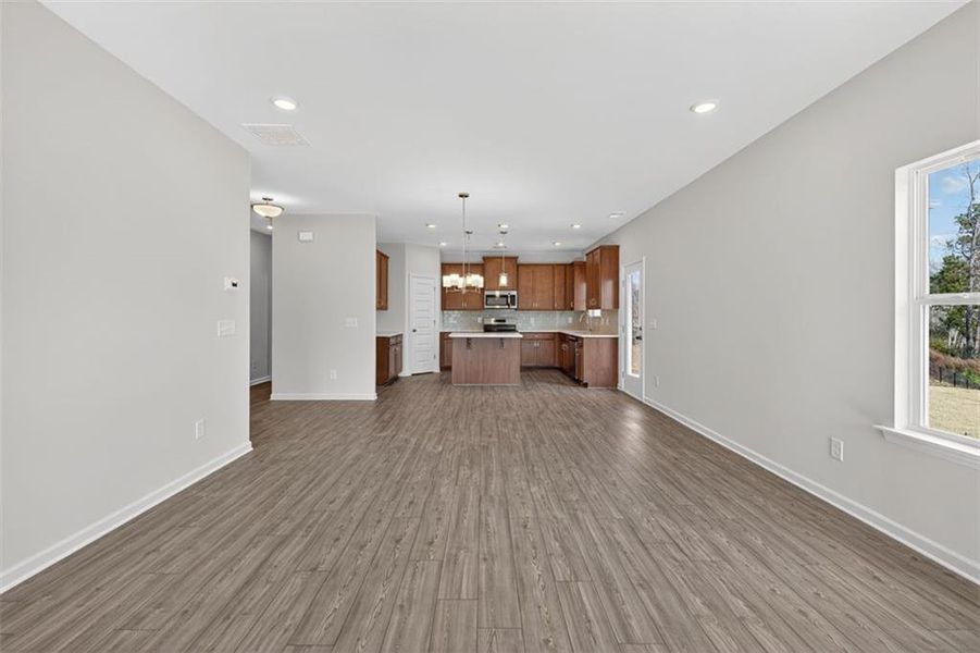 Spacious, unfurnished interior of a new home in Garrett Preserve, Douglasville (Image 24).