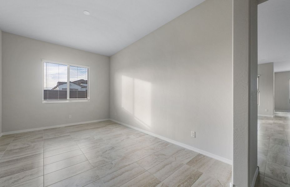 Spacious, unfurnished interior of a new home in Visara, Surprise (Image 16).