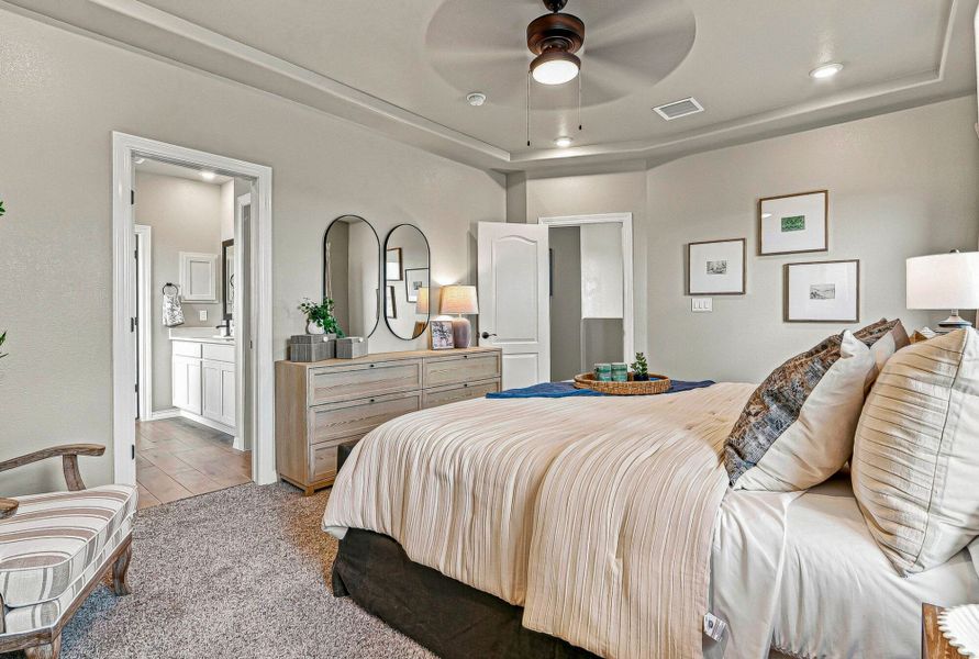 Furnished interior view inside a new home in Paseos Del Este, Horizon City (Image 9).