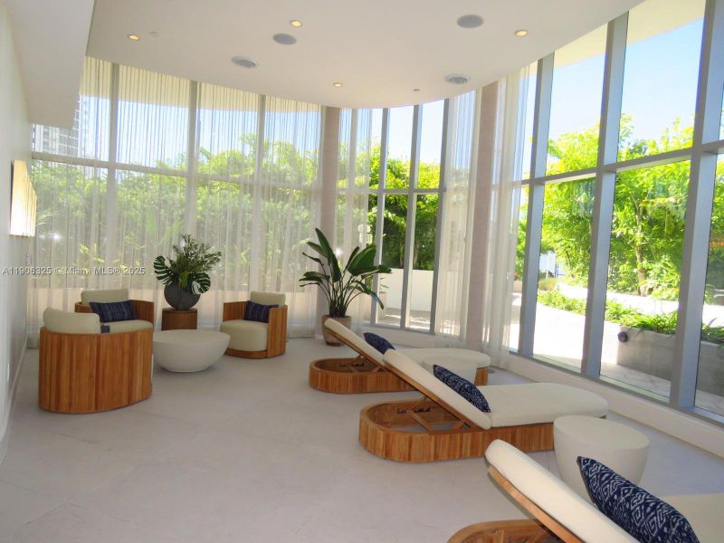 Community amenities in , Miami (Image 14).