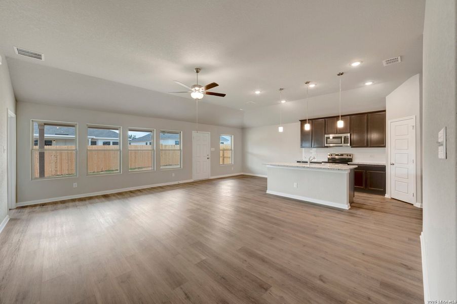 Spacious, unfurnished interior of a new home in Greenspoint Heights, Seguin (Image 16).