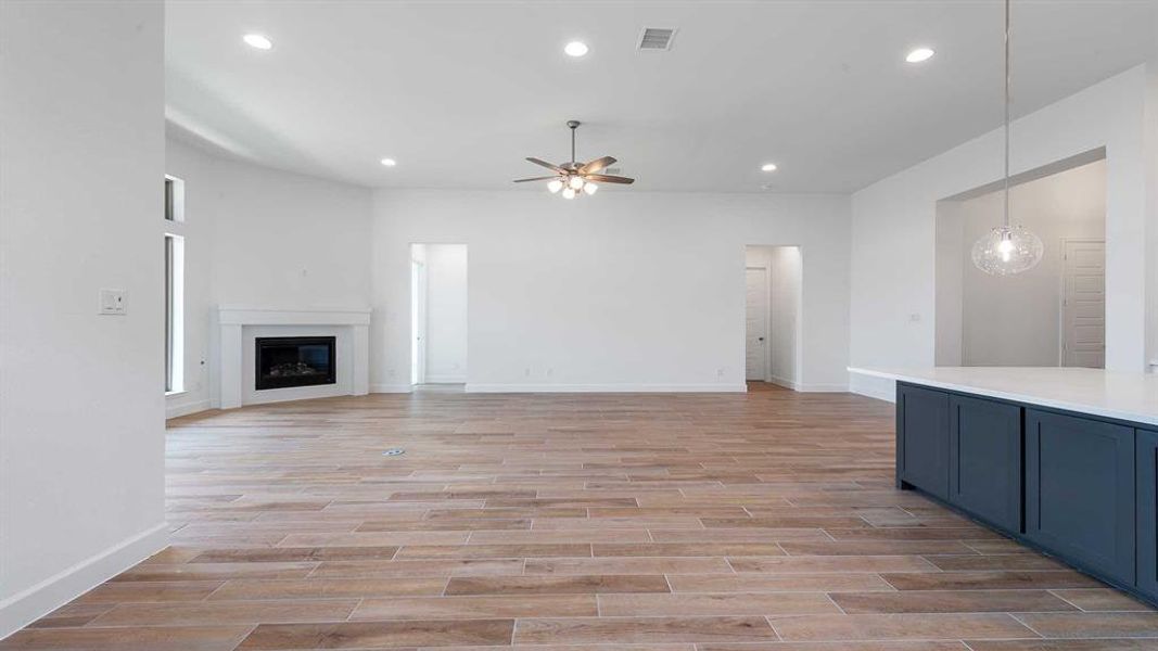 Spacious, unfurnished interior of a new home in Reunion 60'/70', Rhome (Image 17). Spacious, unfurnished interior of a new home in Reunion 60'/70', Rhome (Image 17).