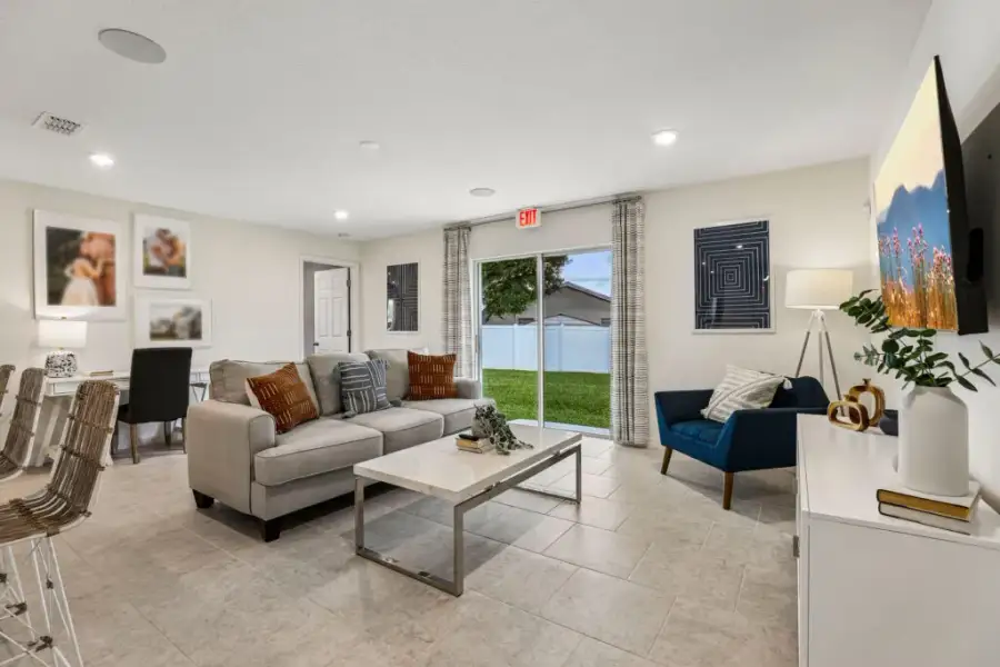 Furnished interior view inside a new home in Cape Coral, Cape Coral (Image 7).