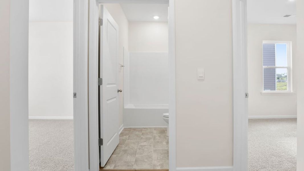 Spacious, unfurnished interior of a new home in Woodglen, Piedmont (Image 19).