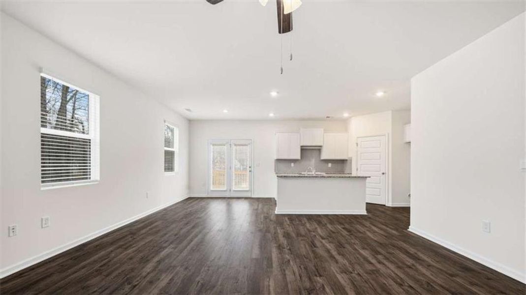 Spacious, unfurnished interior of a new home in Inverness at Sugarloaf, Lawrenceville (Image 25).
