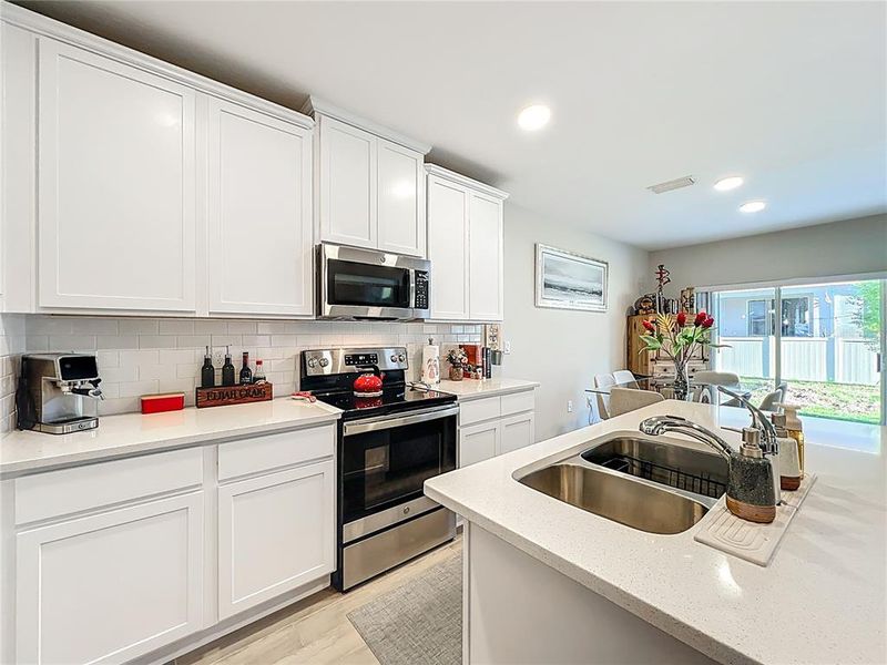 Furnished interior view inside a new home in , Orlando (Image 35).