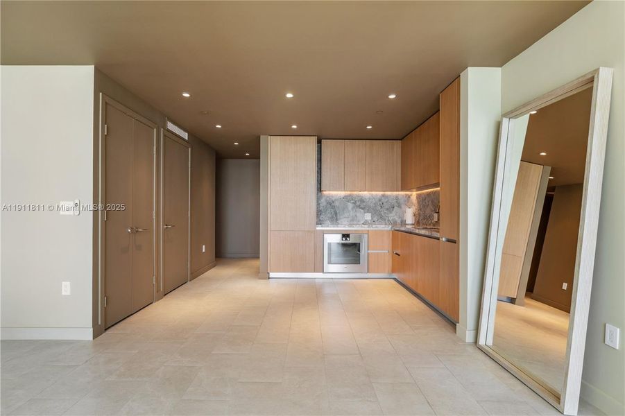 Spacious, unfurnished interior of a new home in Five Park, Miami Beach (Image 22). Spacious, unfurnished interior of a new home in Five Park, Miami Beach (Image 22).