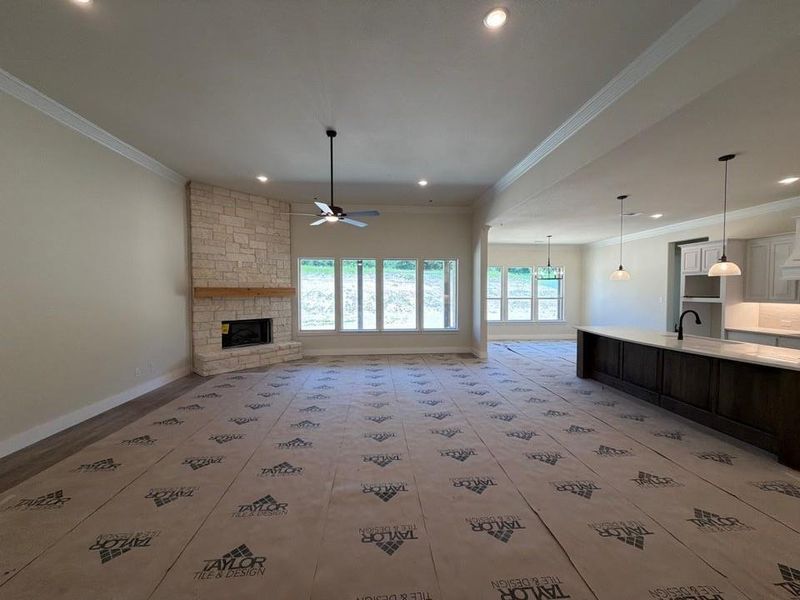 Spacious, unfurnished interior of a new home in Eagle Ridge Estates, Weatherford (Image 8).