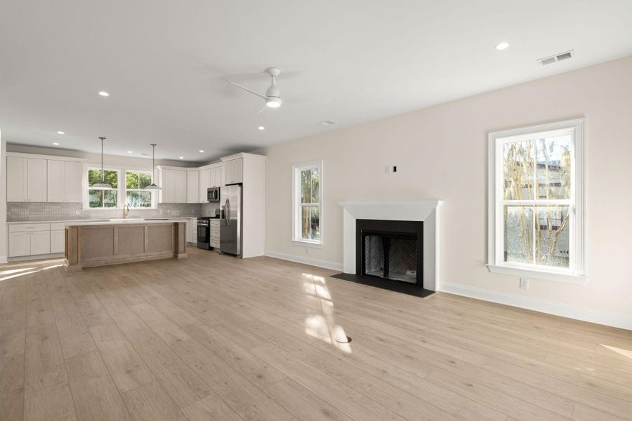 Spacious, unfurnished interior of a new home in , Charleston (Image 24).