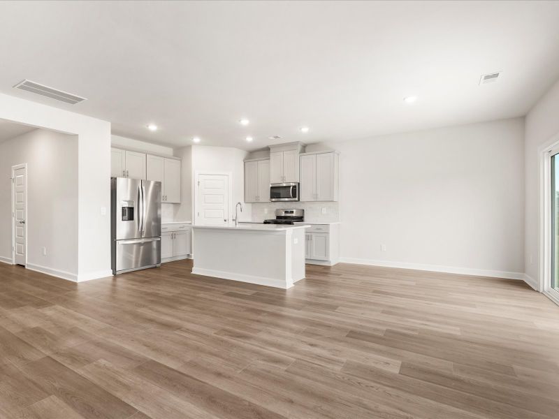 Spacious, unfurnished interior of a new home in Vickery Station, Woodruff (Image 15).