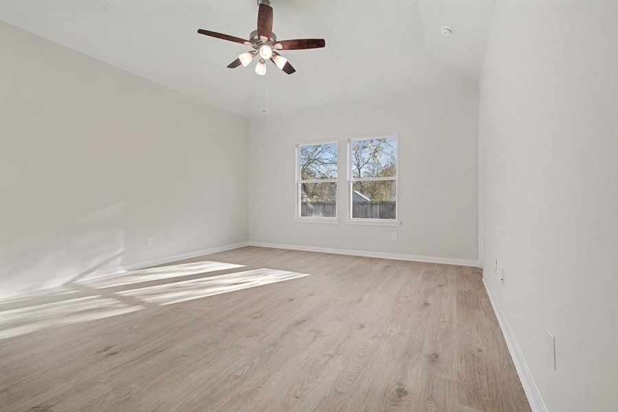 Spacious, unfurnished interior of a new home in Lake Conroe Hills, Willis (Image 9).