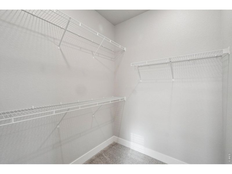 Spacious, unfurnished interior of a new home in Highlands at Fox Hill - The Flats, Longmont (Image 20).