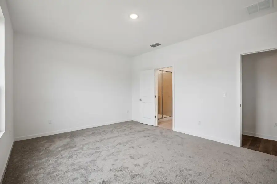 Spacious, unfurnished interior of a new home in Parkton Square, Kyle (Image 21).