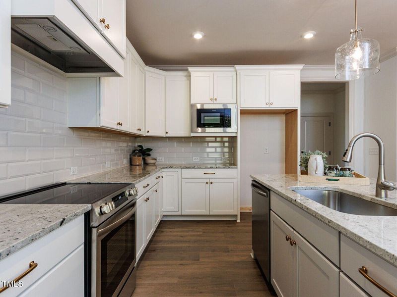 013-1280x960-kitchen