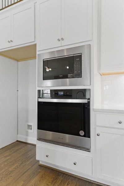 Representative interior finishes for a home built from the Hampton by Keystone Homes NC in Preserve at Carriage Cove, Oak Ridge (Image 23).
