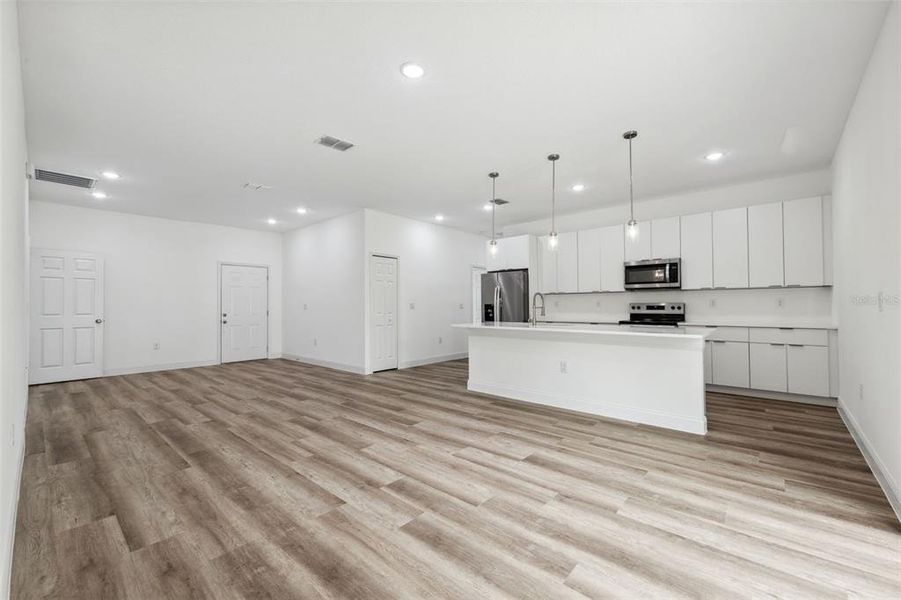 Spacious, unfurnished interior of a new home in , Ocala (Image 20).