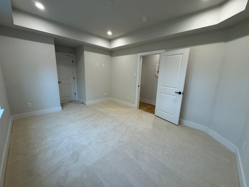 Spacious, unfurnished interior of a new home in , Houston (Image 24).