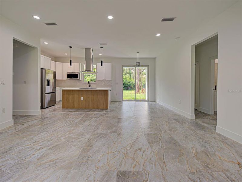 Spacious, unfurnished interior of a new home in , Port Charlotte (Image 21).