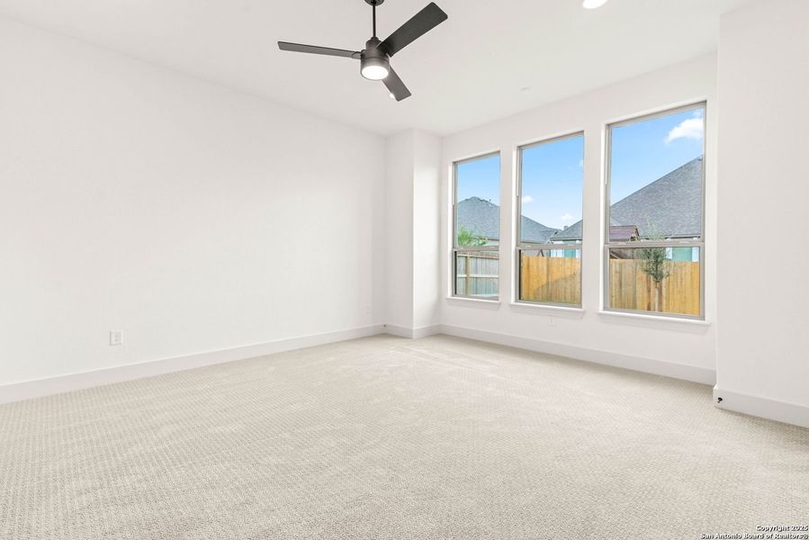 Spacious, unfurnished interior of a new home in Ventana - 70', Bulverde (Image 10).