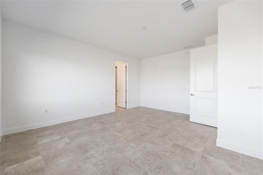Spacious, unfurnished interior of a new home in , Ocala (Image 32).