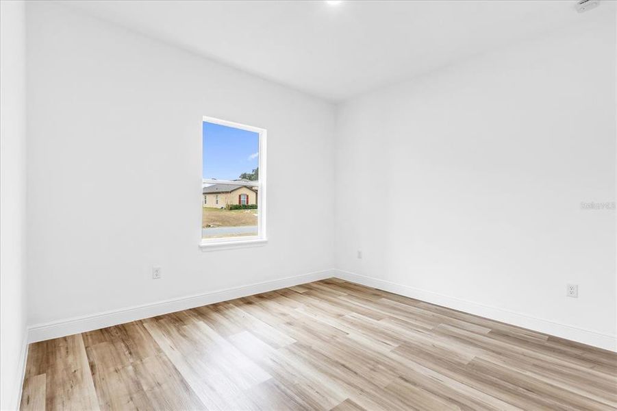 Spacious, unfurnished interior of a new home in , Ocala (Image 15).
