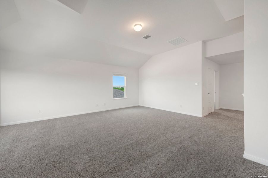 Spacious, unfurnished interior of a new home in Hickory Ridge Estates, Elmendorf (Image 41).