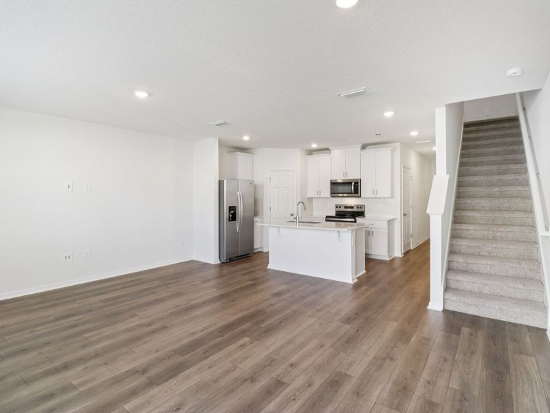 Spacious, unfurnished interior of a new home in Cagan Crossings West, Clermont (Image 9).