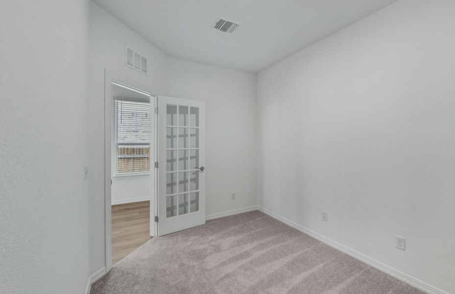 Spacious, unfurnished interior of a new home in Crosswinds, Kyle (Image 40).