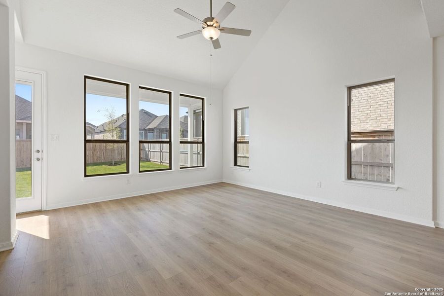 Spacious, unfurnished interior of a new home in Mayfair, New Braunfels (Image 13).