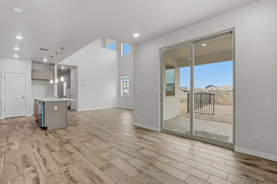 Spacious, unfurnished interior of a new home in Verdancia, Horizon City (Image 18).