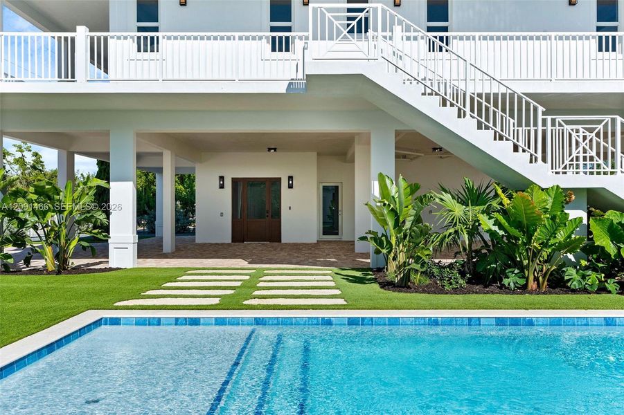 Exterior details and patio area of a home in , Tavernier (Image 36).